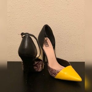 Yellow/Snake Skin Heel